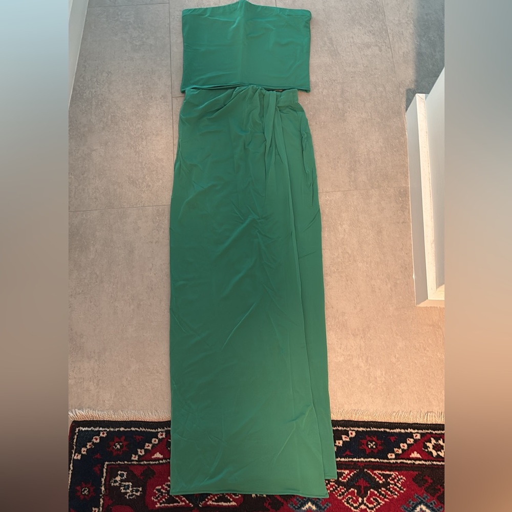 Green 2 piece set. Strapless top with midi skirt with lit on the side